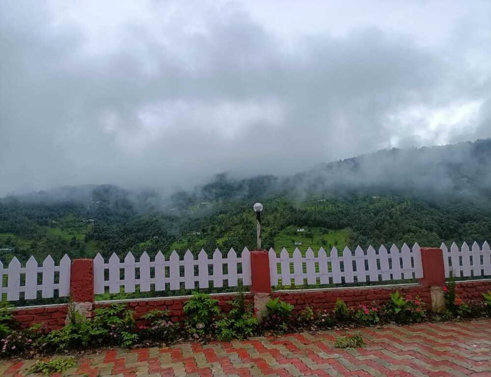 Vanprastha Resorts Dwarahat Kültér fotó